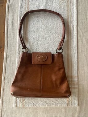 VTG Classic Chestnut Leather Shoulder Bag with Logo Flap